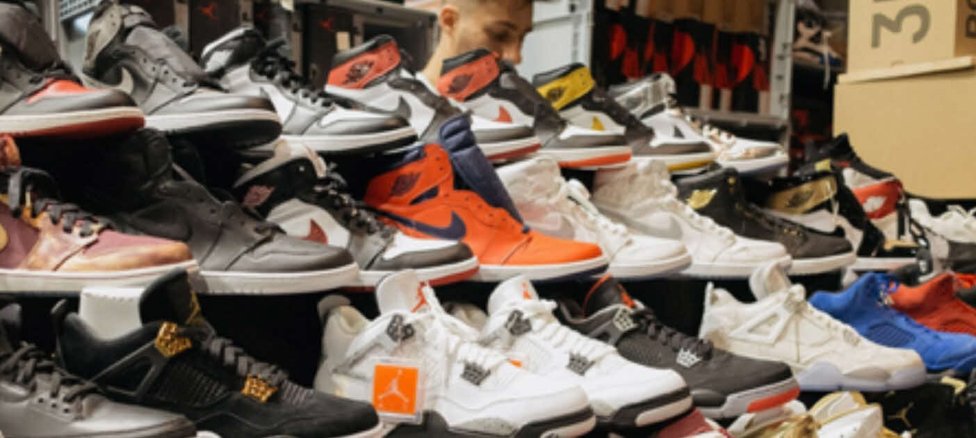 Ambil Pinjaman Untuk Beli Sneakers? Ikuti Tips Sederhana Ini