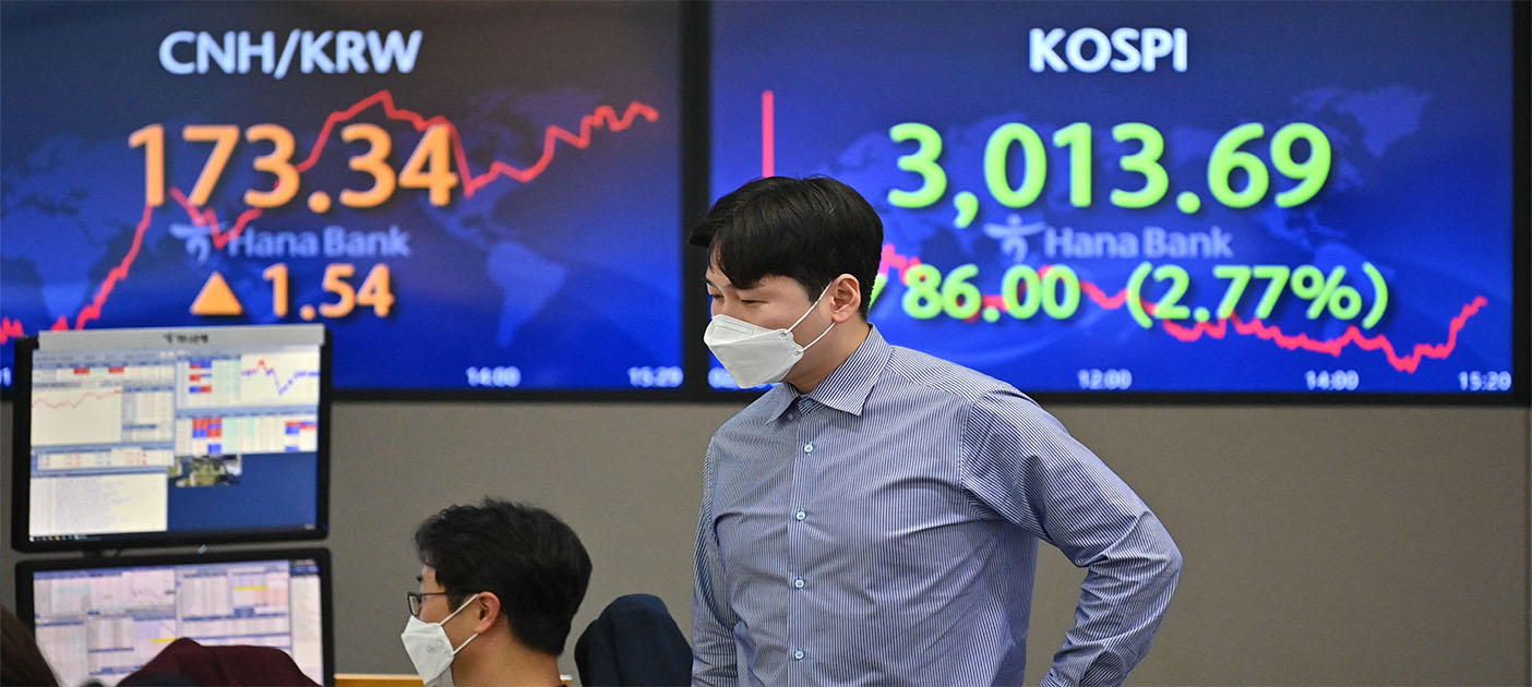 EUR and CNY step forward as global confidence in the USD wanes